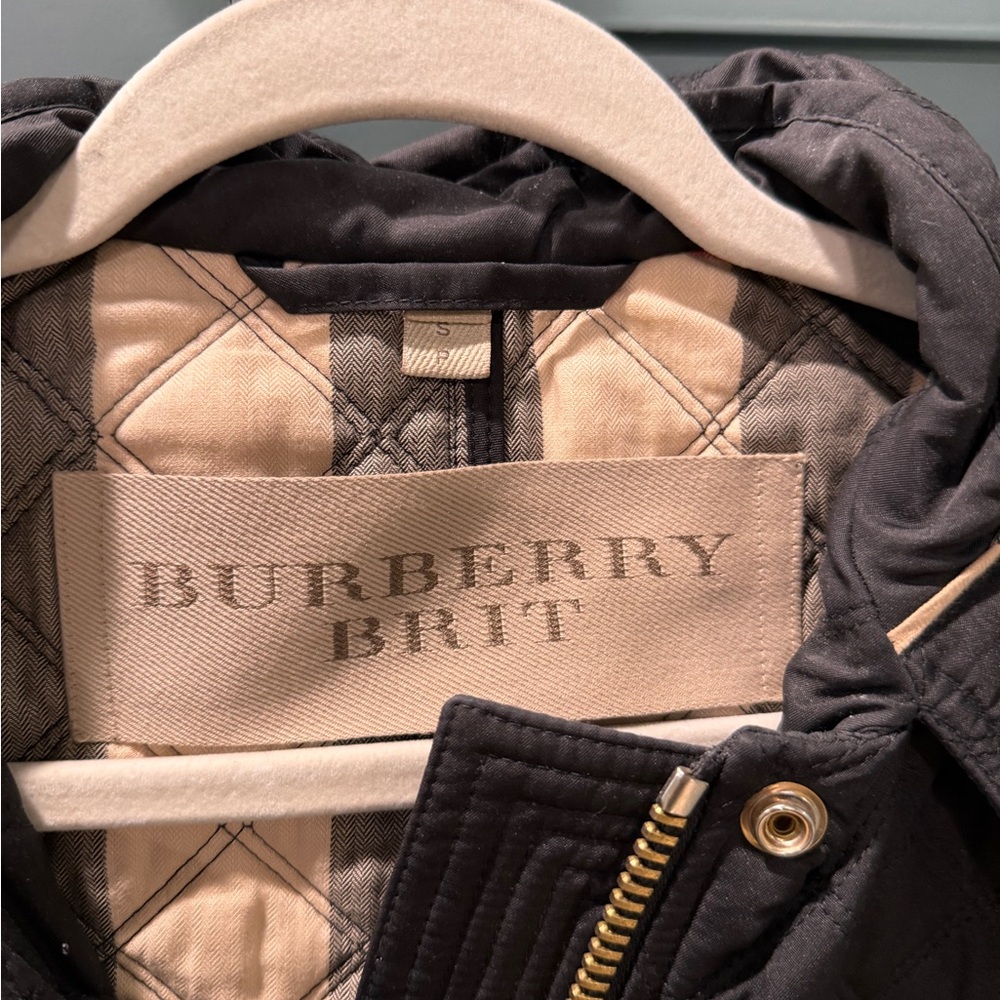 Burberry Women's Quilted Short Black Jacket - Picture 3 of 8